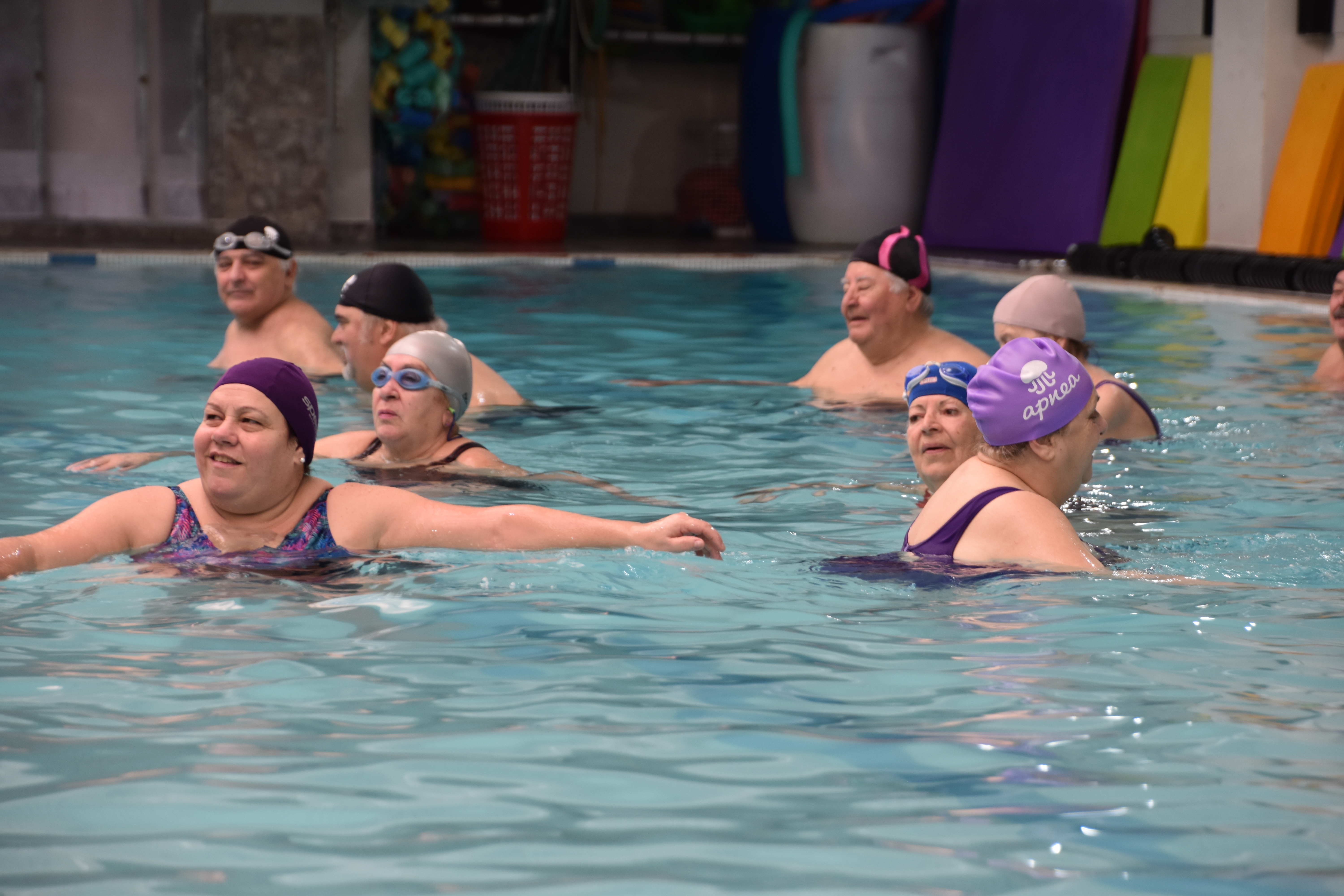 Clase terapéutica en agua en APNEA